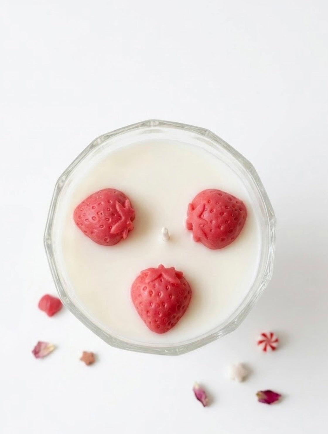 Velvet cream and strawberry