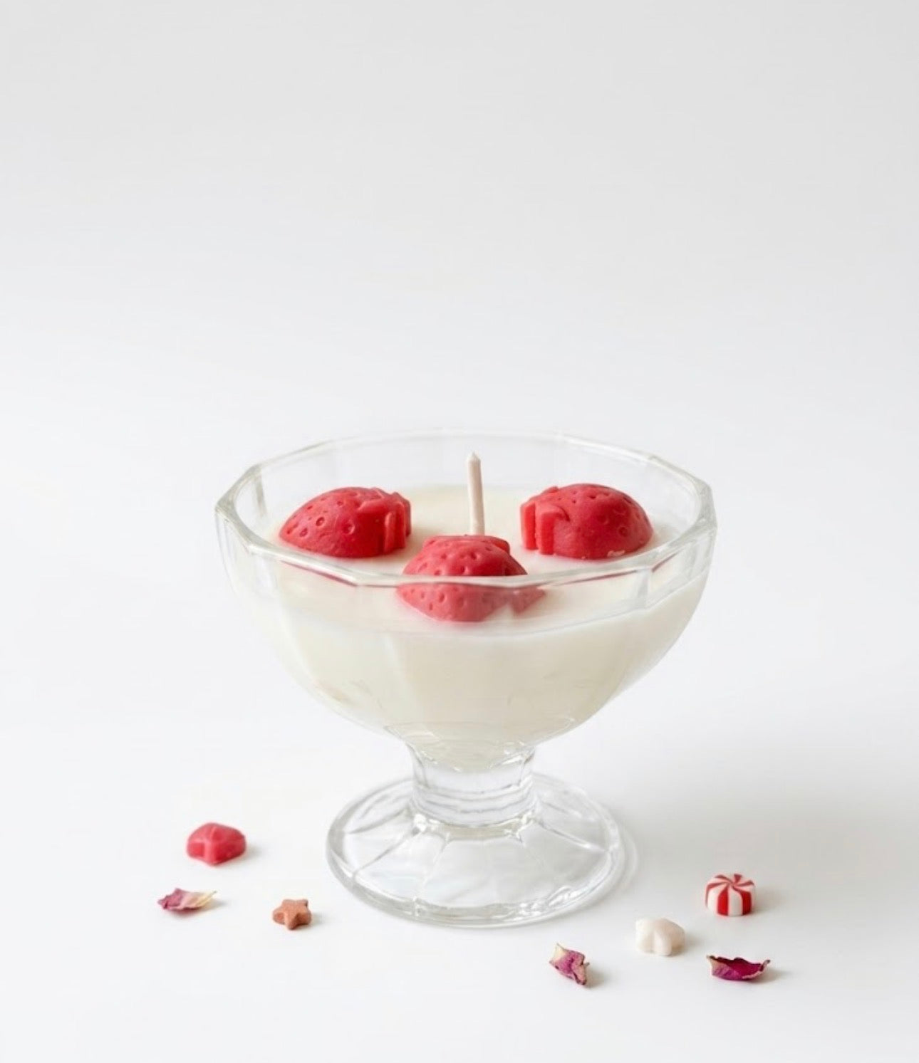 Velvet cream and strawberry